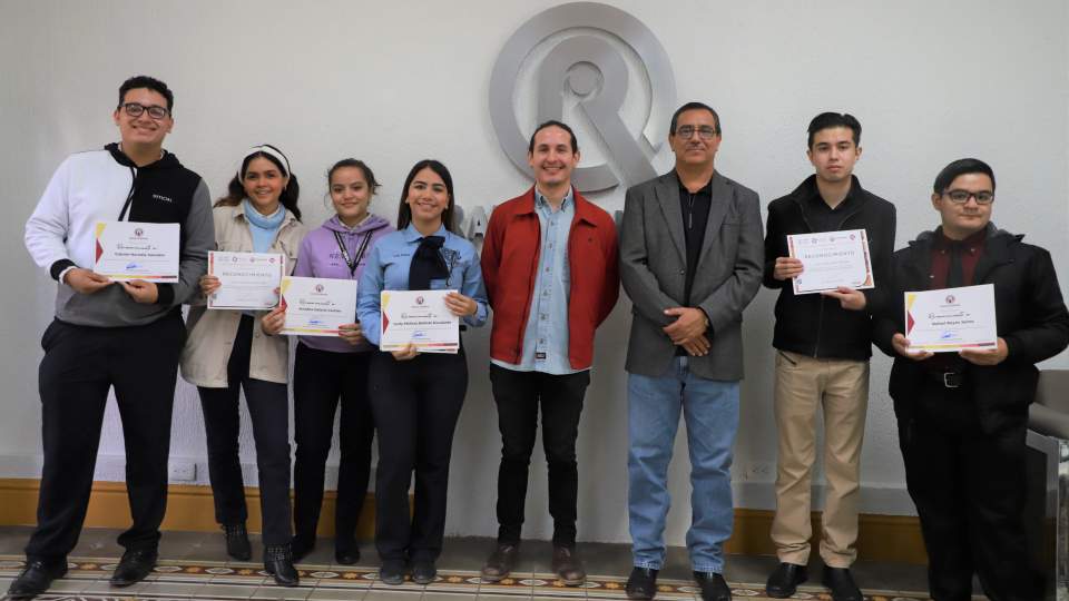 Estudiantes del Creson comparten sus proyectos de podcast educativo a través de Radio Sonora